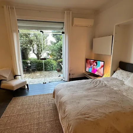 Superbe Studio Dans De Maitre Vue Mer A 2 Pas De Monaco * Saint-Antoine (Alpes-Maritimes)
